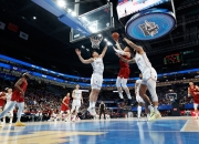 开云下载-包含赛场上的较量激烈异常，球员尽展绝技的词条