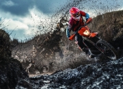 开云体育APP下载-新王登基！托尼巴林揭幕战完美接管，日本引擎全面压制希腊神话