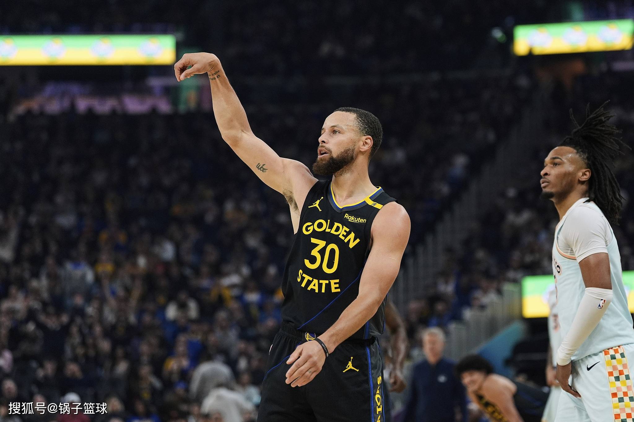 勇士B队血洗马刺，库里惊艳世界