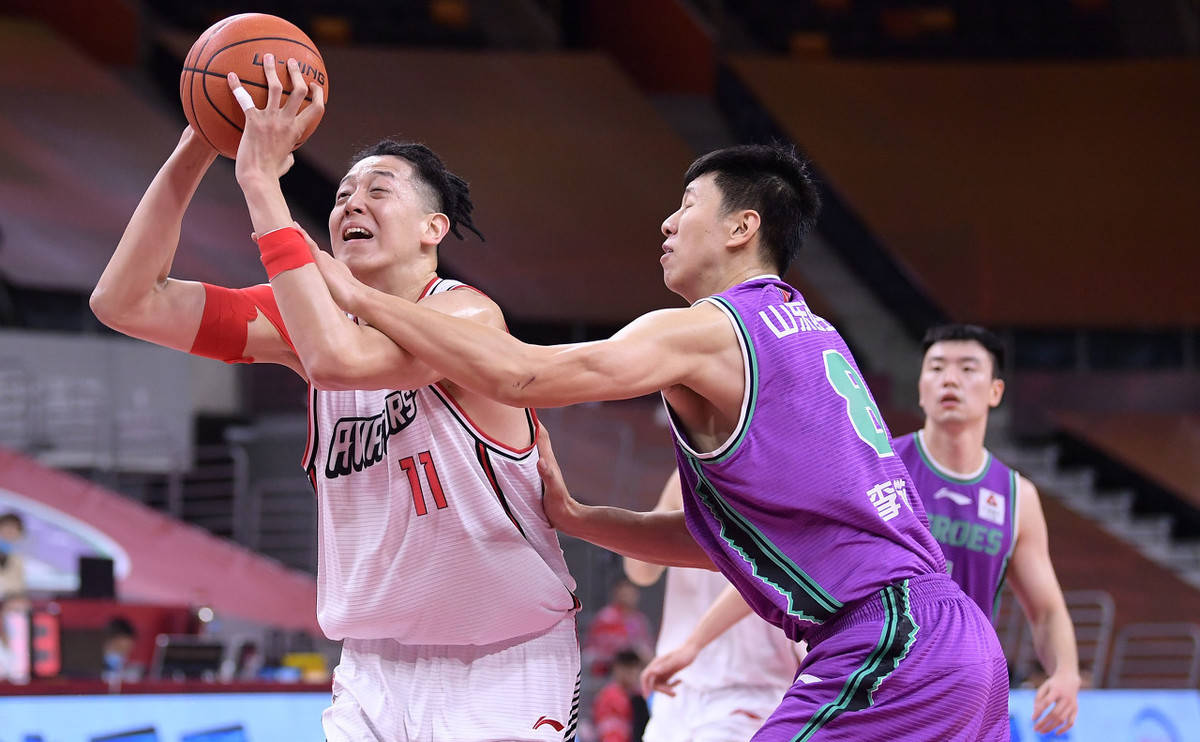 公牛险胜山东队,陶汉林统治全场 公牛险胜山东队,陶汉林统治全场