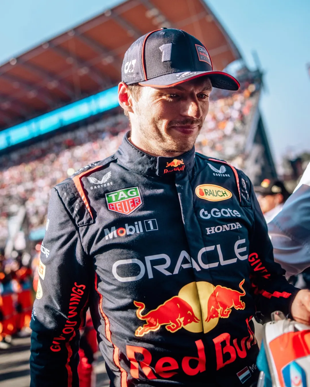 关于阿斯顿马丁横扫哈斯车队，勒克莱尔统治全场的信息