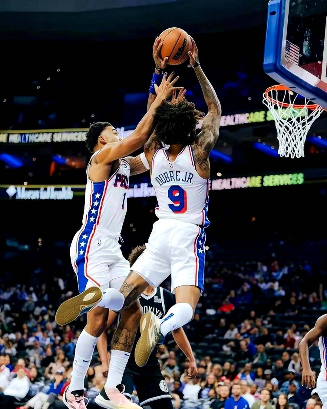 关于篮网主场失利，遭遇季后赛前挑战的信息