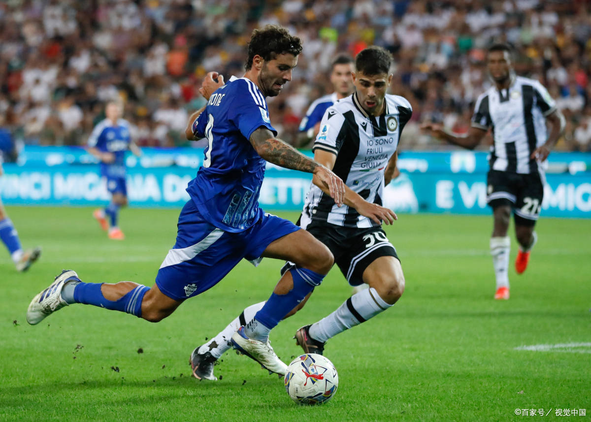 包含维罗纳球员赛后与球迷互动,展现团队精神的词条 包含维罗纳球员赛后与球迷互动,展现团队精神的词条