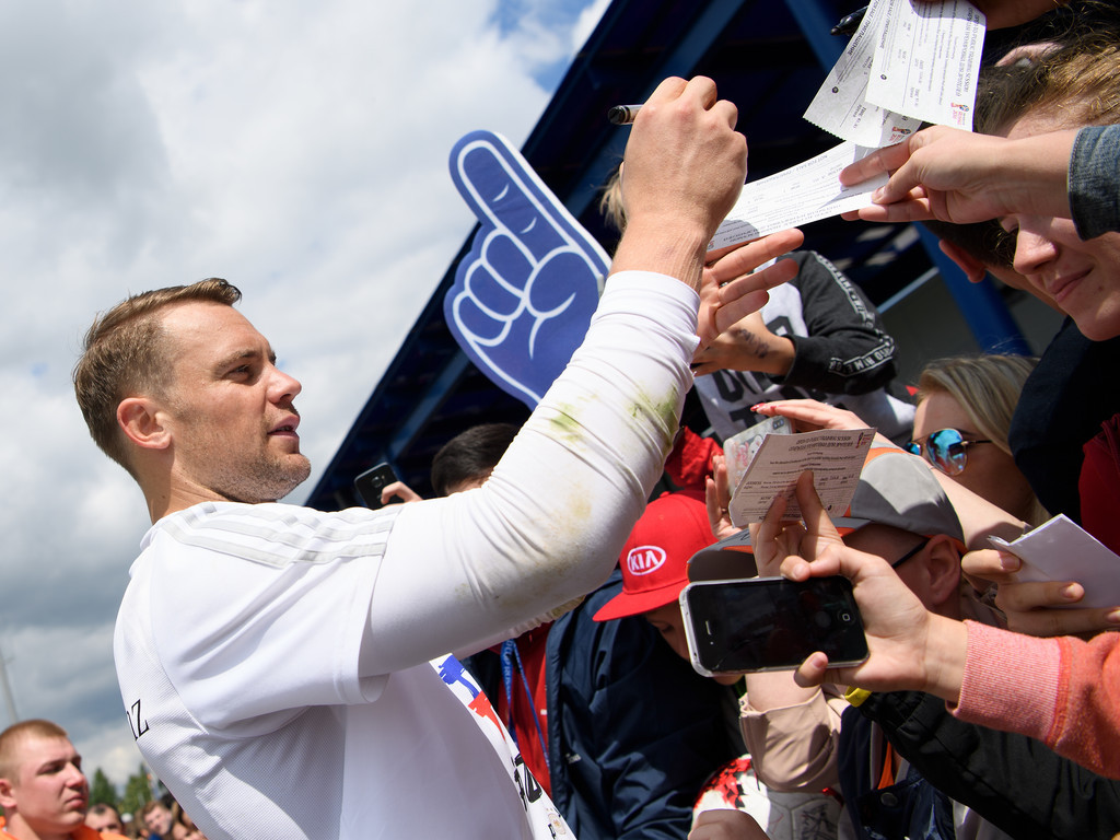 包含维罗纳球员赛后与球迷互动,展现团队精神的词条 包含维罗纳球员赛后与球迷互动,展现团队精神的词条