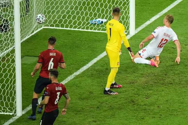 捷克惊险淘汰乌克兰挺进欧足联四强 捷克惊险淘汰乌克兰挺进欧足联四强