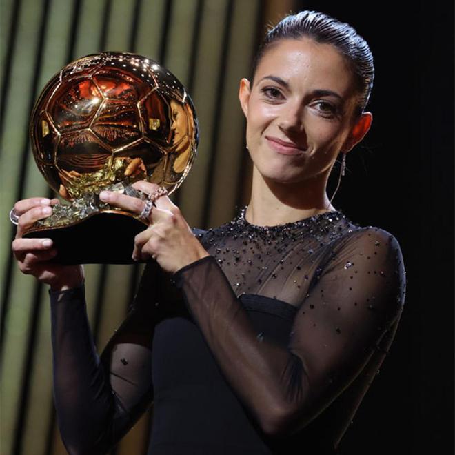 墨西哥足球明星荣膺国际大奖,成为焦点人物 墨西哥足球明星荣膺国际大奖,成为焦点人物