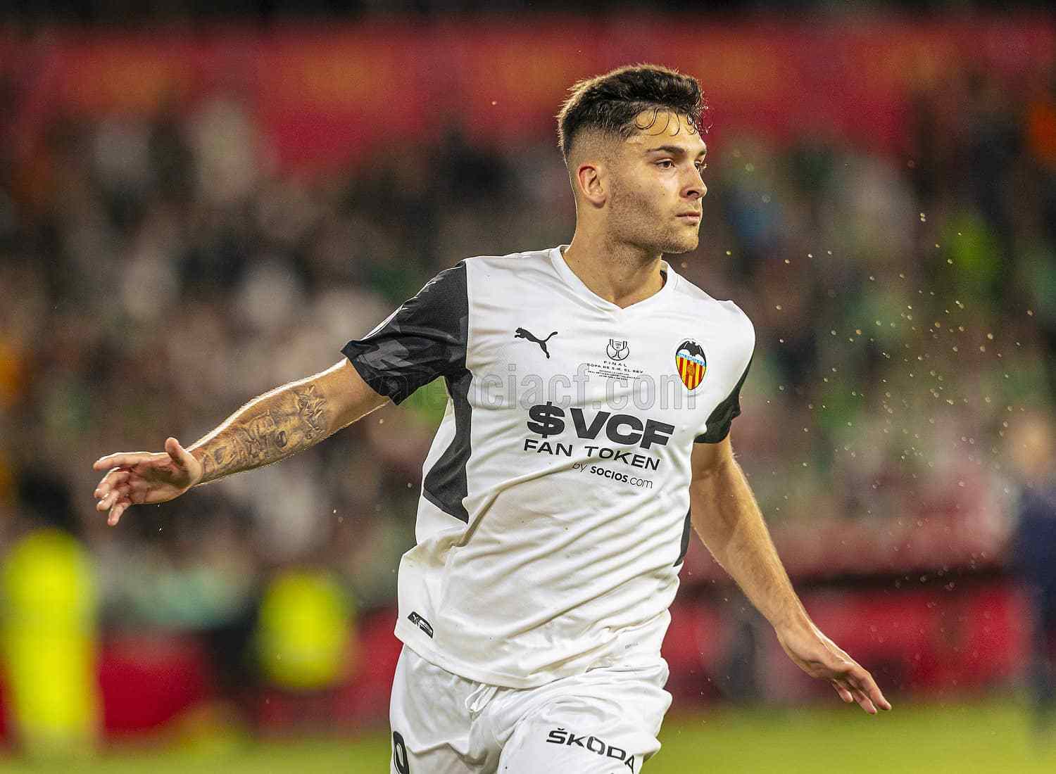 包含瓦伦西亚中场控球水平愈发出色的词条