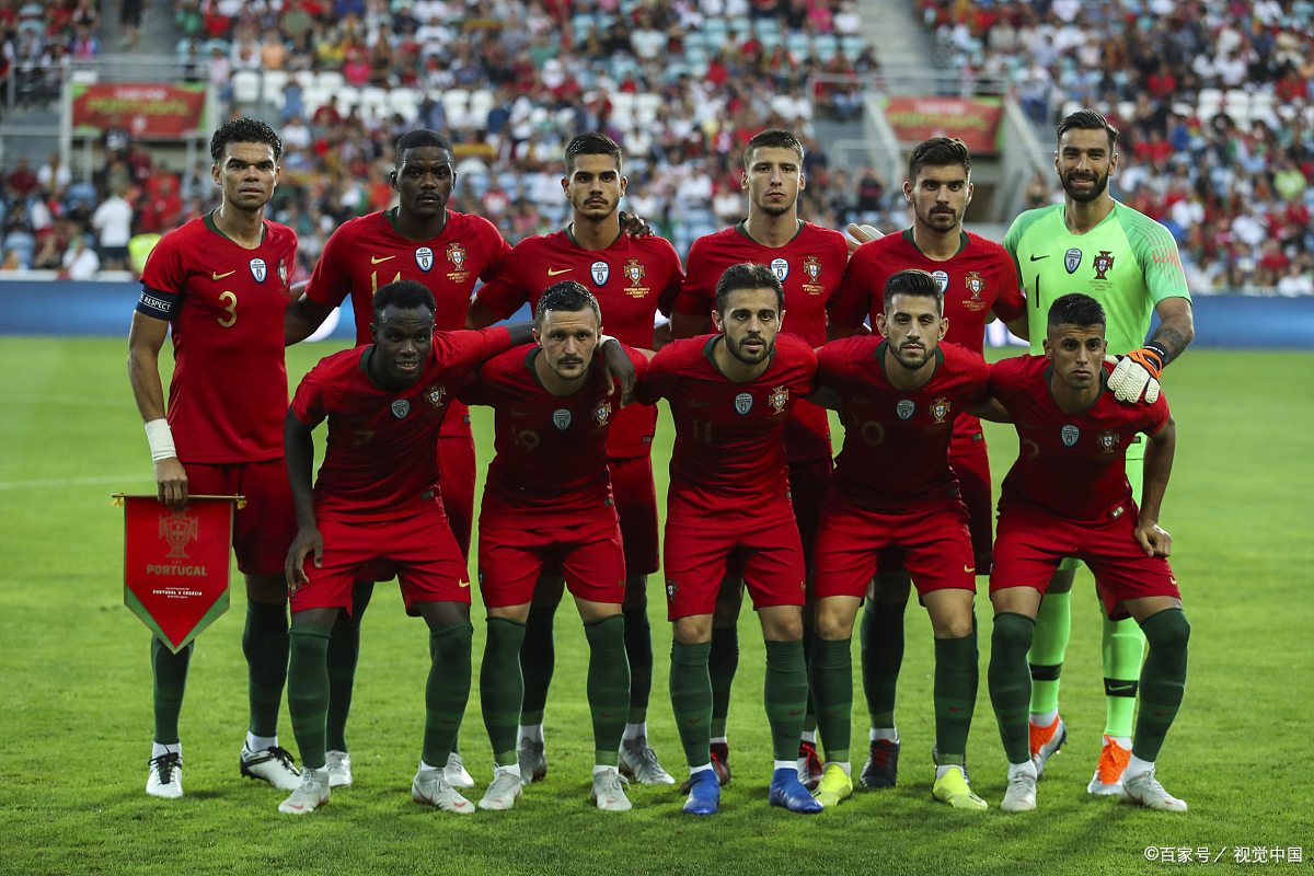 包含实力强劲的足球联赛，球队实力差距明显的词条