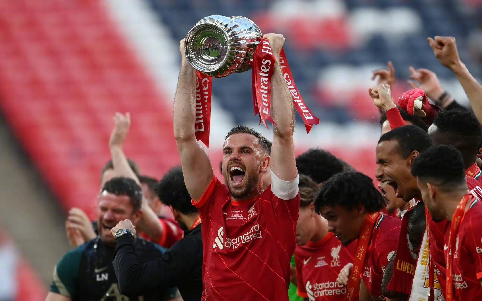 狼队客场获胜，提前晋级英冠