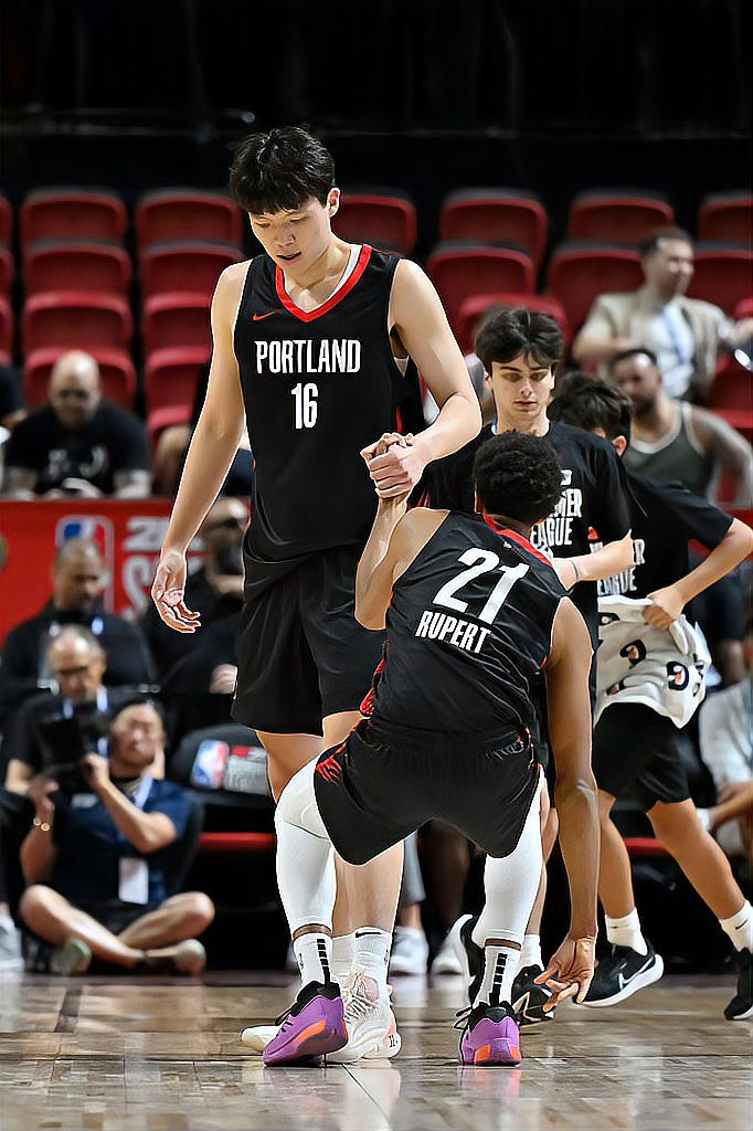 南极洲篮球赛事吸引球员热情参与 南极洲篮球赛事吸引球员热情参与