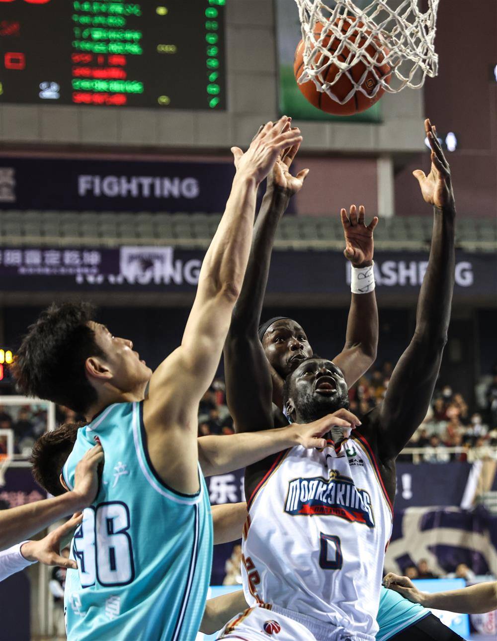 里昂队名宿出席比赛现场体育精神激发的简单介绍