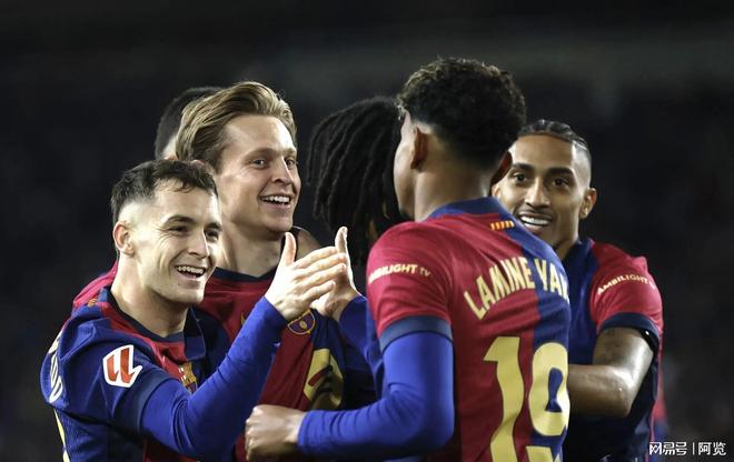 关于瓦伦西亚碾压巴黎，德容统治全场的信息