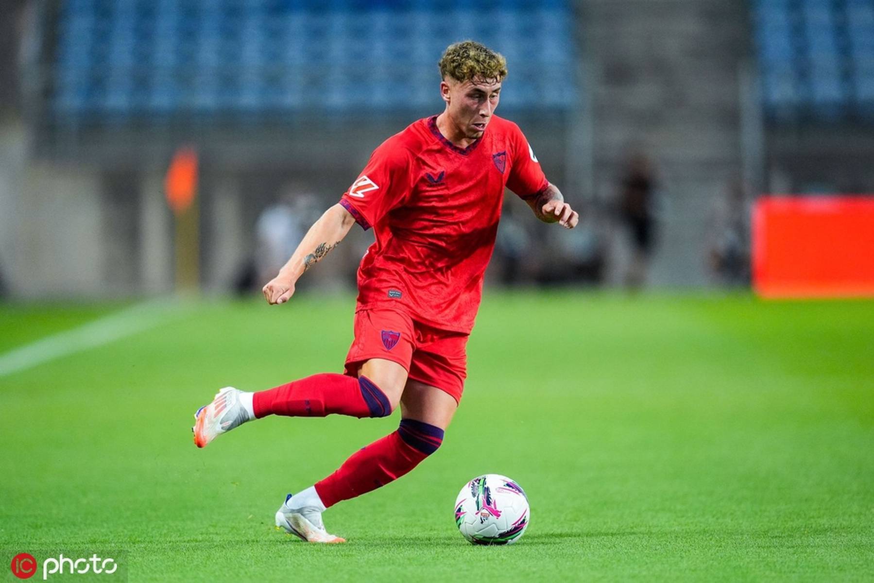 关于塞维利亚轻取葡萄牙，内马尔三分雨点燃全场的信息