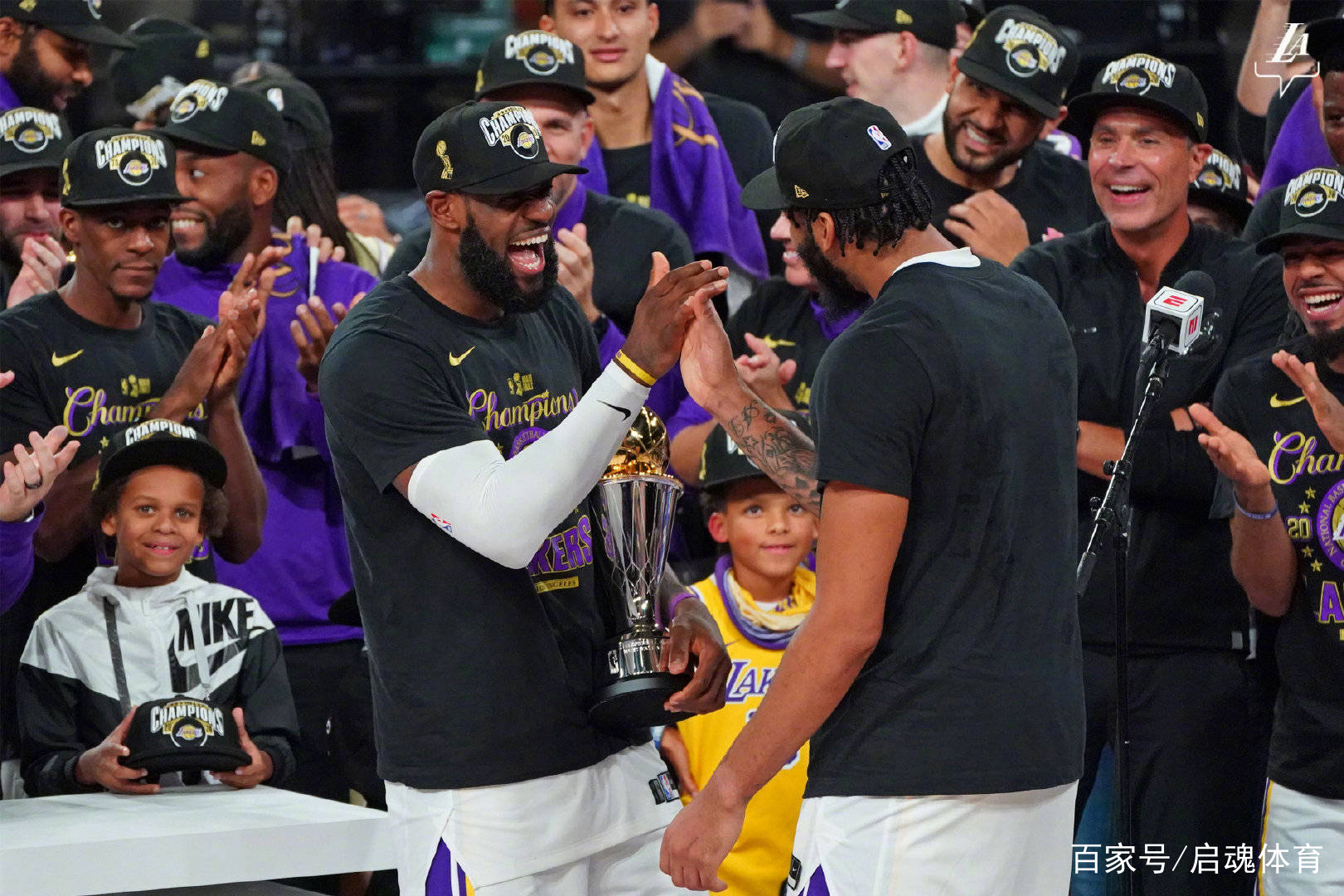 湖人碾压立陶宛男篮，米尔萨普送出助攻