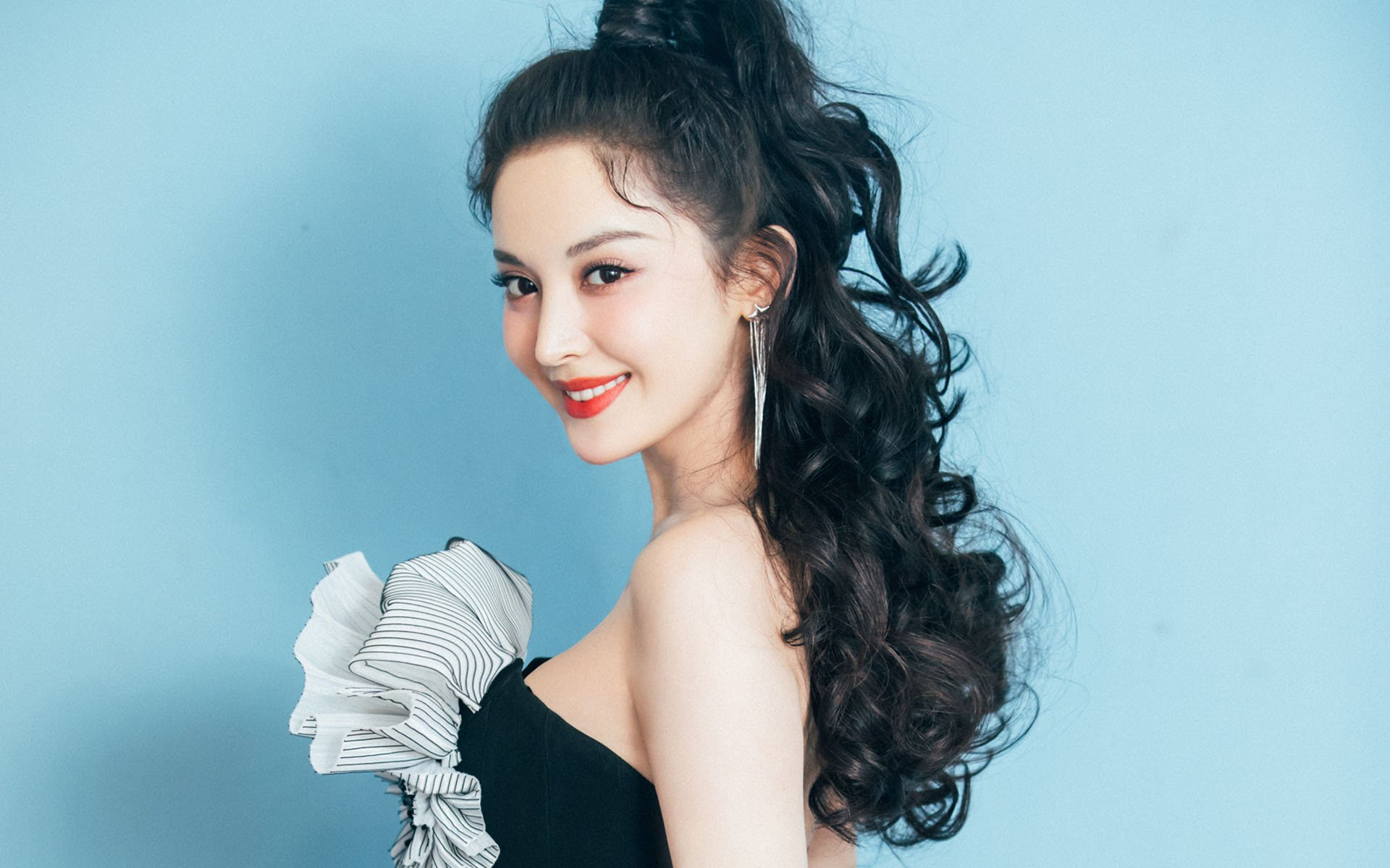 跨界奇才,当篮球硬仗遇上F1争冠,拉文的赛道思维如何接管比赛?