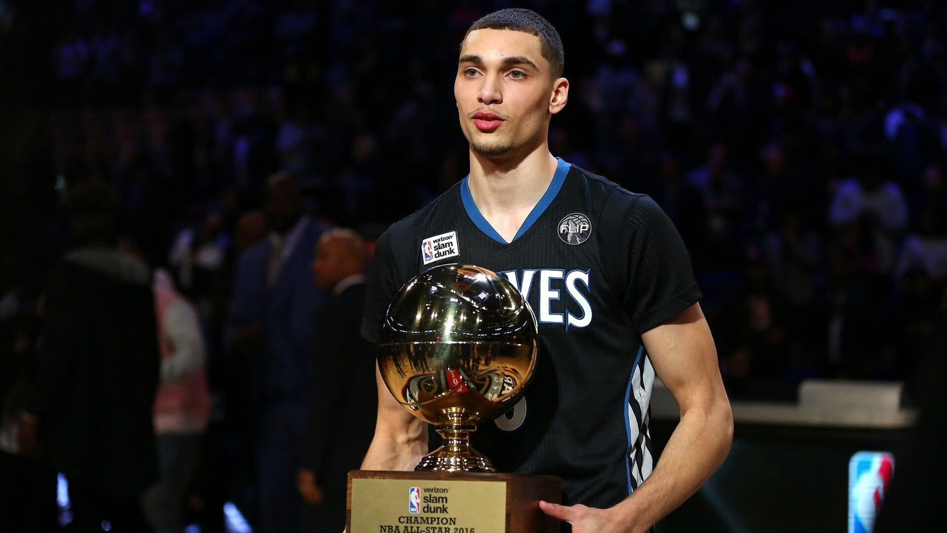 布伦森进攻端无人可挡,雄鹿翻盘火箭,一场个人英雄主义与团队韧性的交响