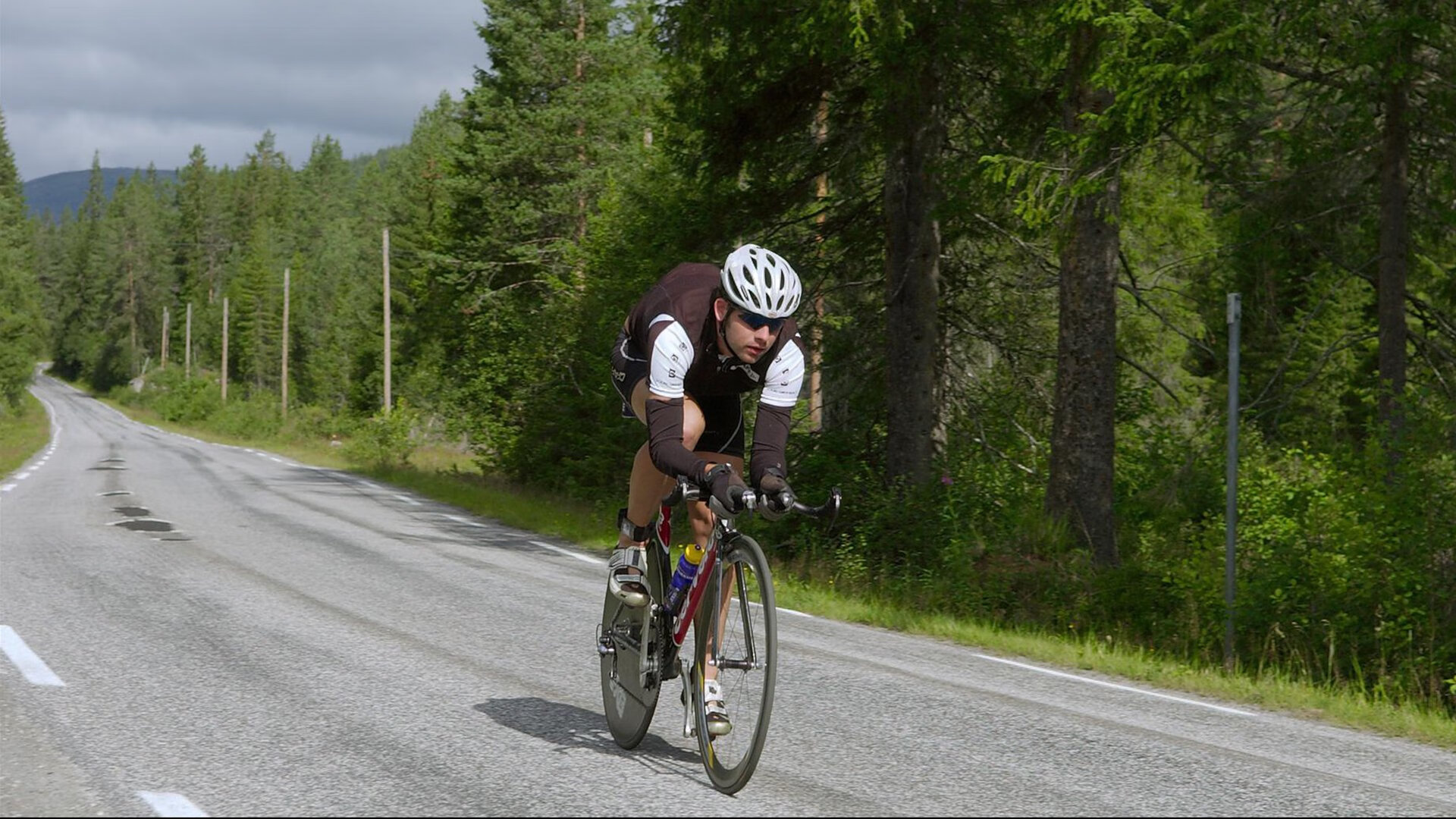 羽球亚锦赛惊现统治级表现，辛杜关键制胜，印度队3-0碾压日本队