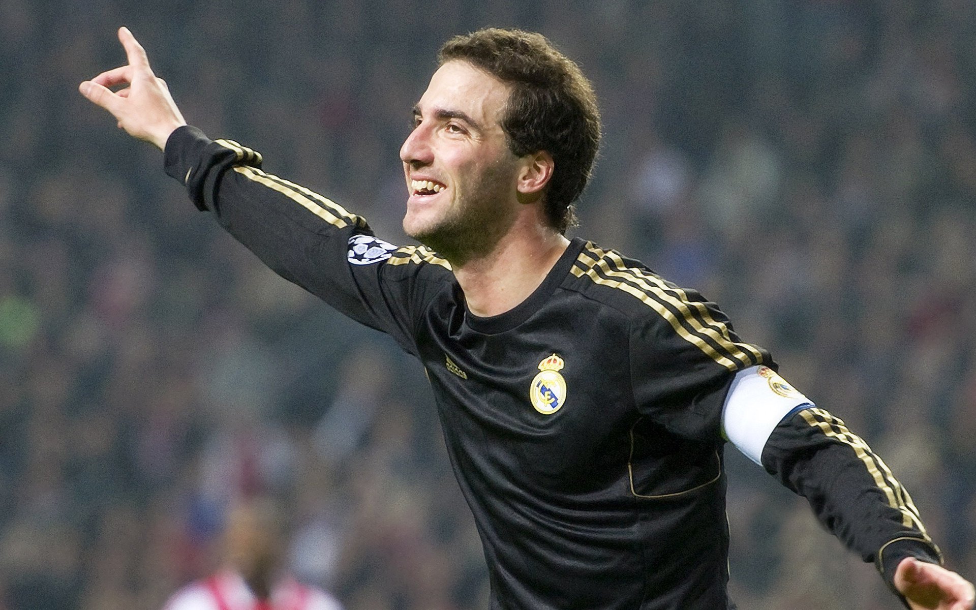 赛道风云，梅赛德斯完胜阿斯顿马丁，阿隆索状态火热再掀狂澜